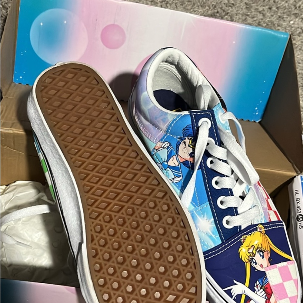 Vans x Sailor Moon Old Skool - Picture 4 of 4